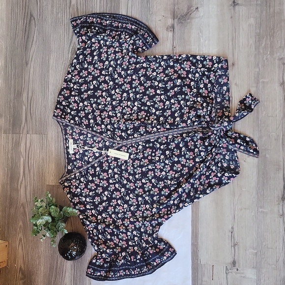 Max Studio l New l Size Large l Floral print l Navy l blouse l new l top - Picture 2 of 8